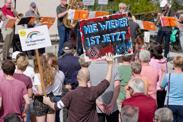 Rückblick auf die Kundgebung „Voralb für Demokratie, Toleranz und Vielfalt“ in Heiningen